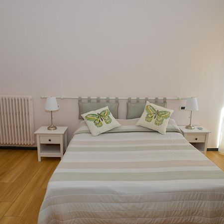 Charlotte Appartamento Con Parcheggio, 5 Terre, Vicino Stazione 斯培西亚 外观 照片