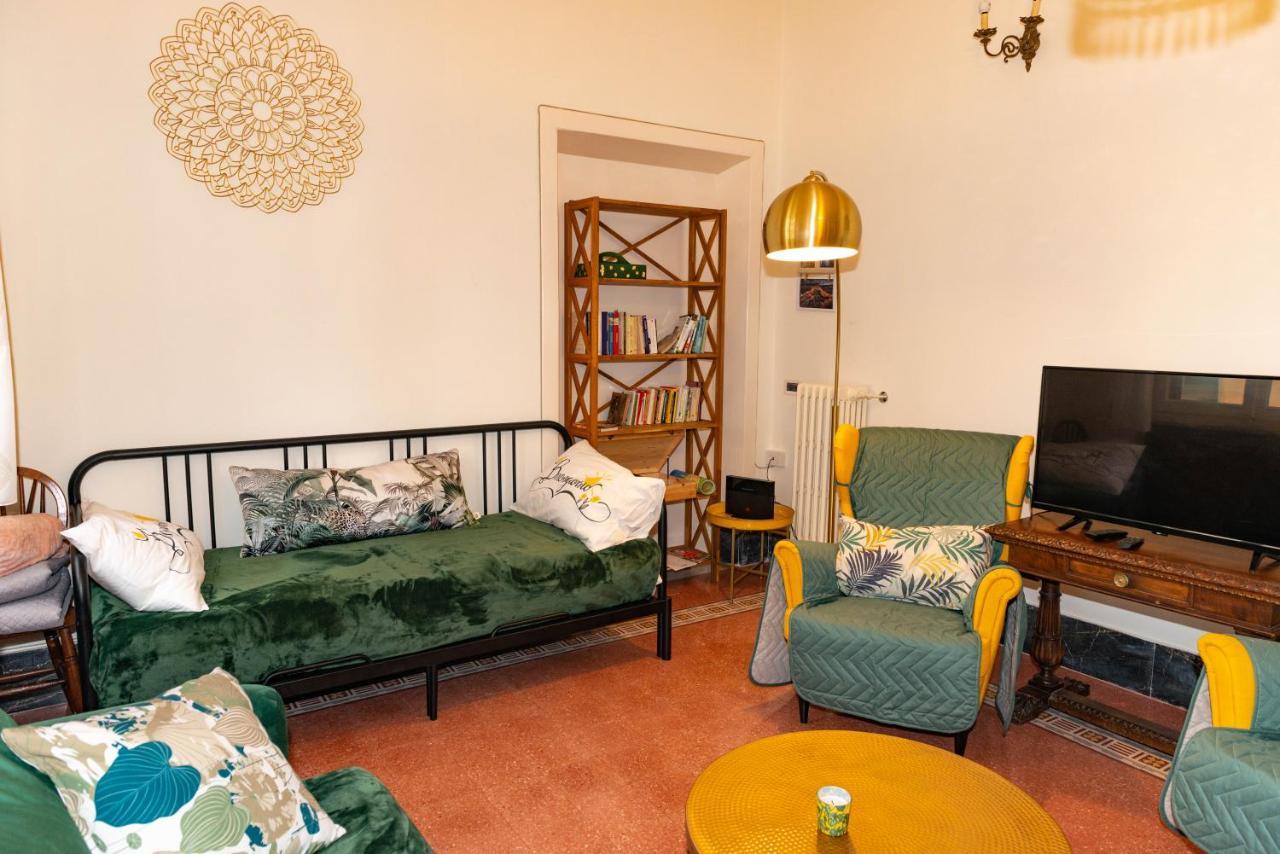 Charlotte Appartamento Con Parcheggio, 5 Terre, Vicino Stazione 斯培西亚 外观 照片