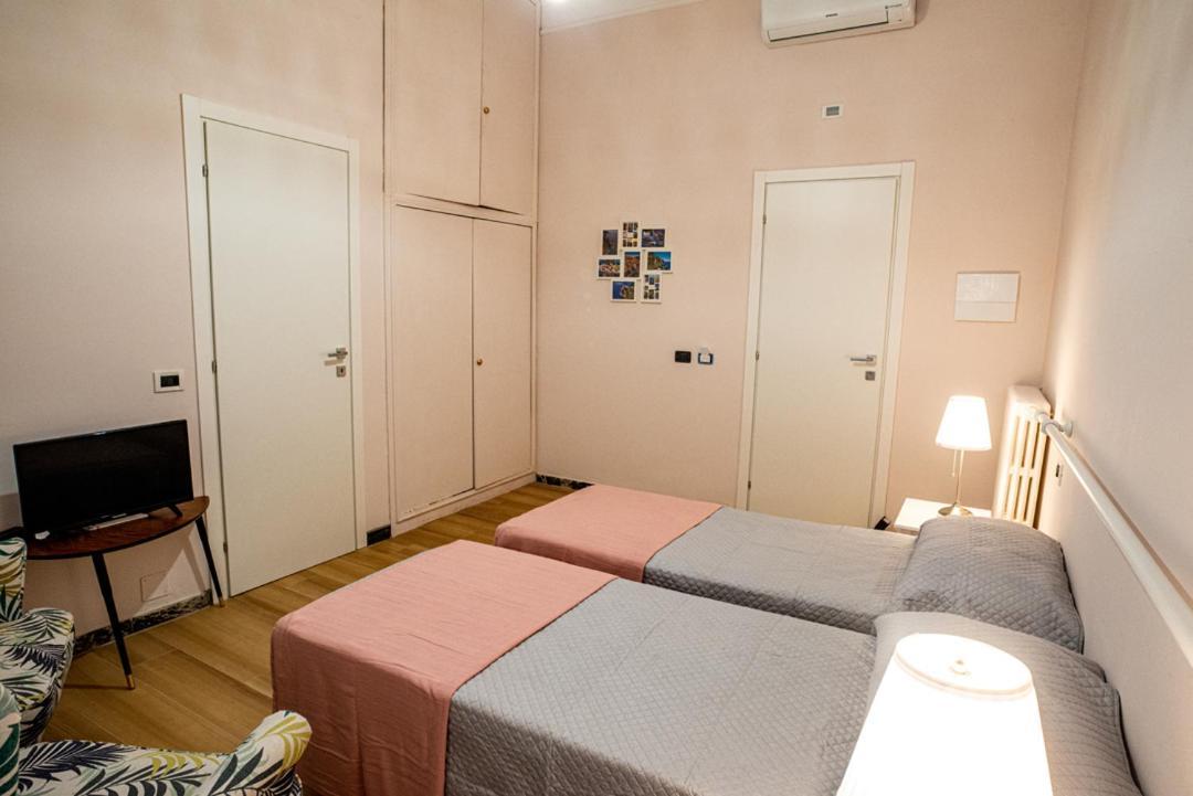 Charlotte Appartamento Con Parcheggio, 5 Terre, Vicino Stazione 斯培西亚 外观 照片