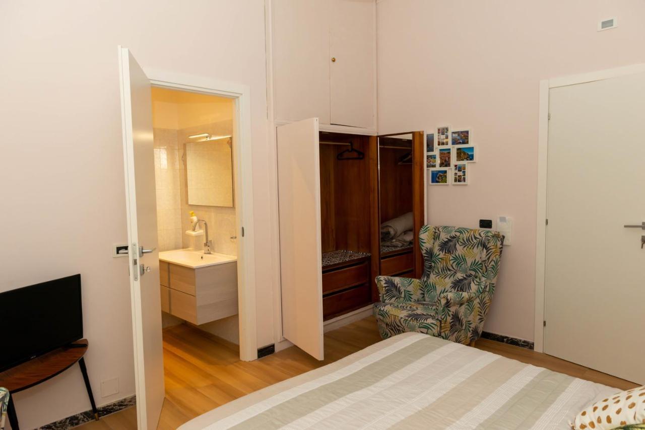 Charlotte Appartamento Con Parcheggio, 5 Terre, Vicino Stazione 斯培西亚 外观 照片