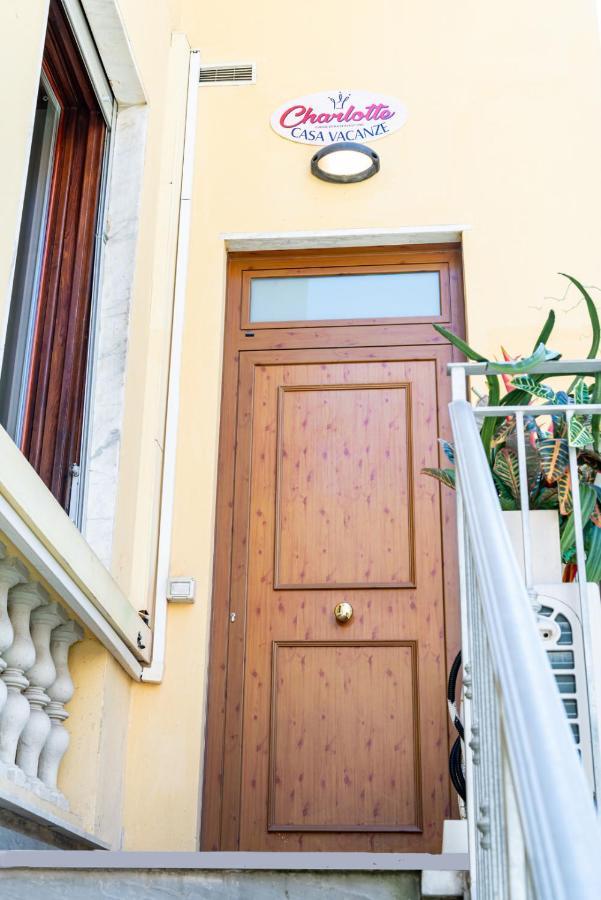 Charlotte Appartamento Con Parcheggio, 5 Terre, Vicino Stazione 斯培西亚 外观 照片