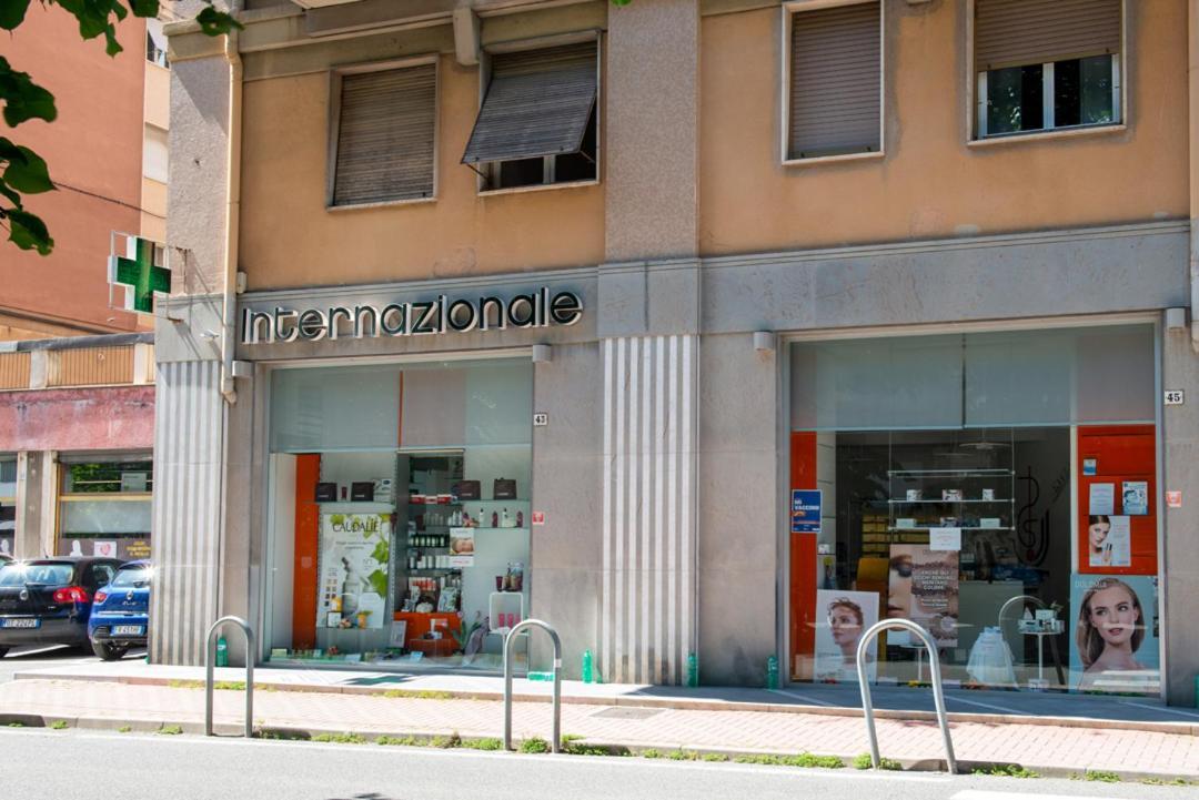 Charlotte Appartamento Con Parcheggio, 5 Terre, Vicino Stazione 斯培西亚 外观 照片