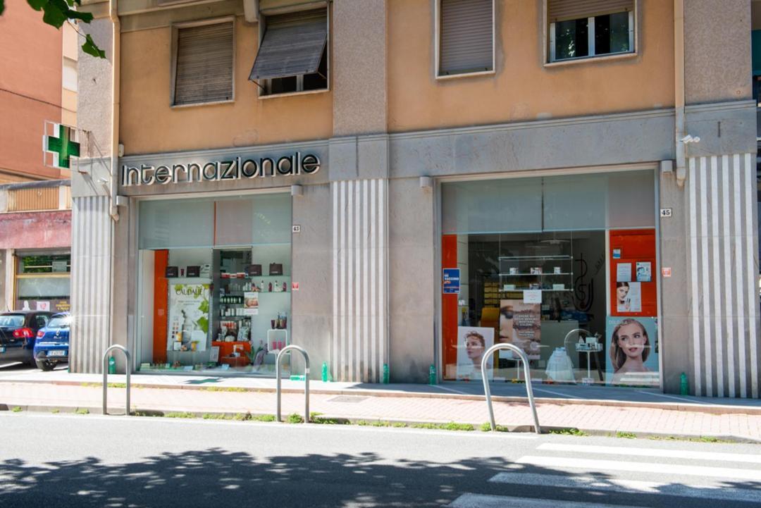 Charlotte Appartamento Con Parcheggio, 5 Terre, Vicino Stazione 斯培西亚 外观 照片