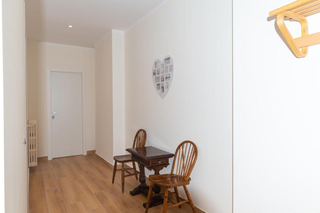 Charlotte Appartamento Con Parcheggio, 5 Terre, Vicino Stazione 斯培西亚 外观 照片
