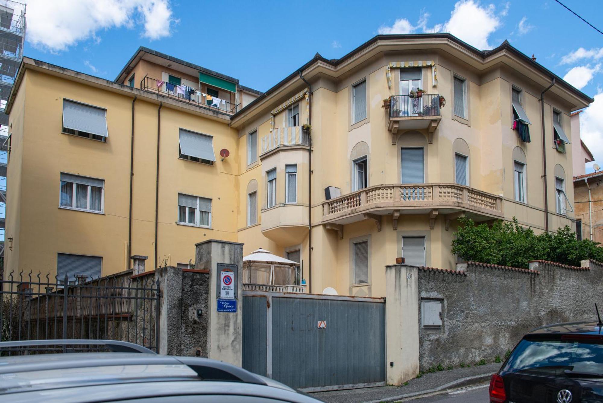 Charlotte Appartamento Con Parcheggio, 5 Terre, Vicino Stazione 斯培西亚 外观 照片
