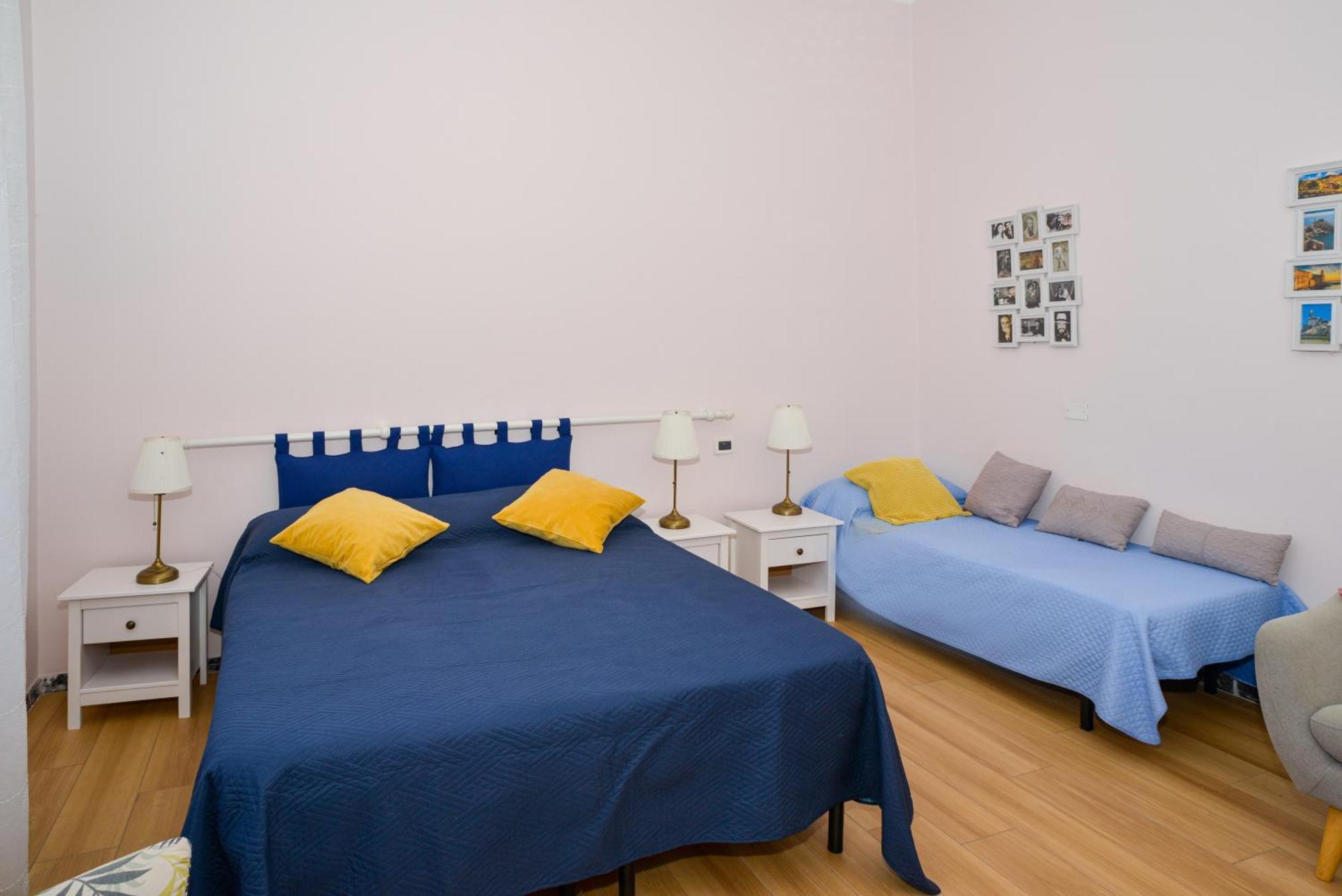 Charlotte Appartamento Con Parcheggio, 5 Terre, Vicino Stazione 斯培西亚 外观 照片