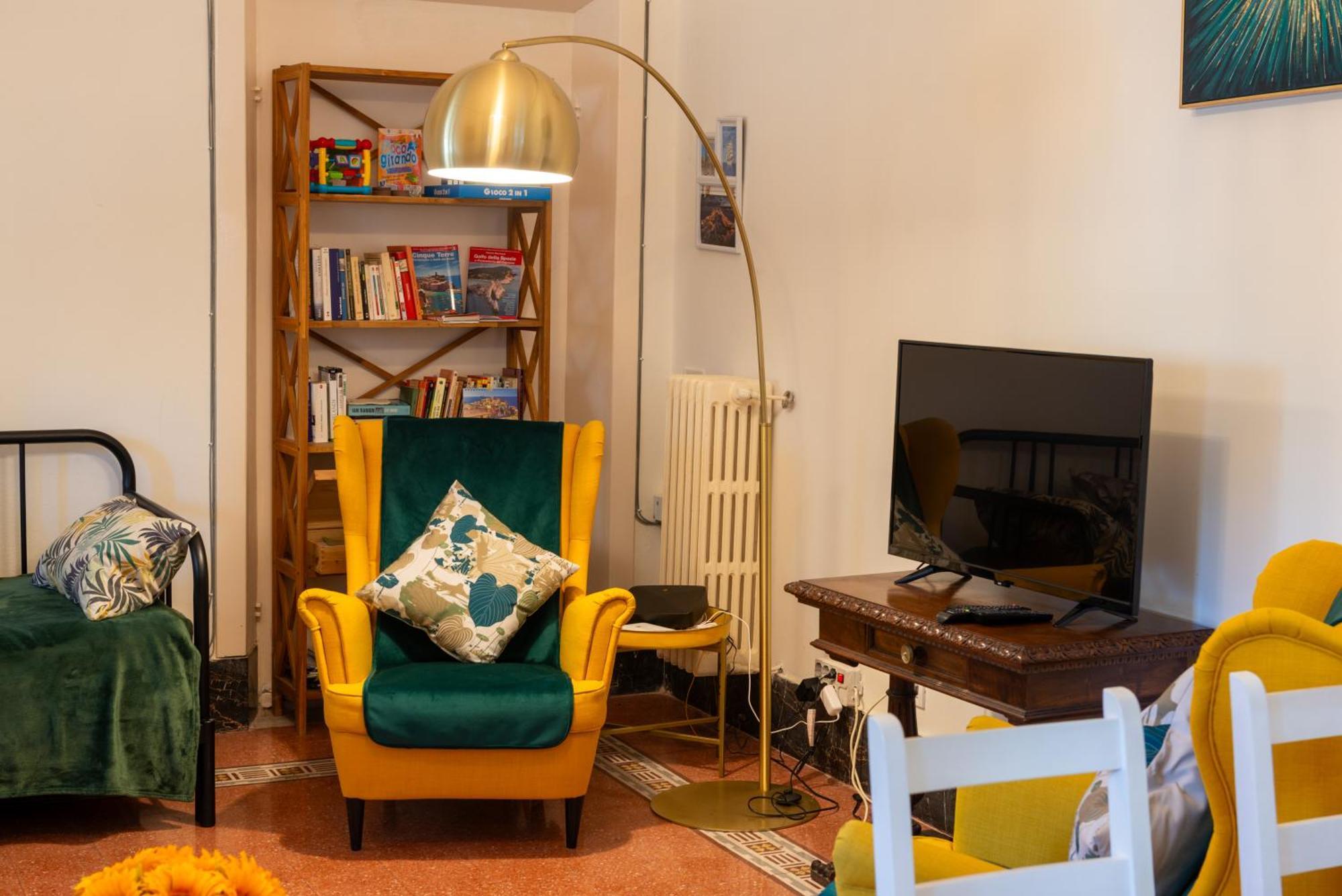 Charlotte Appartamento Con Parcheggio, 5 Terre, Vicino Stazione 斯培西亚 外观 照片